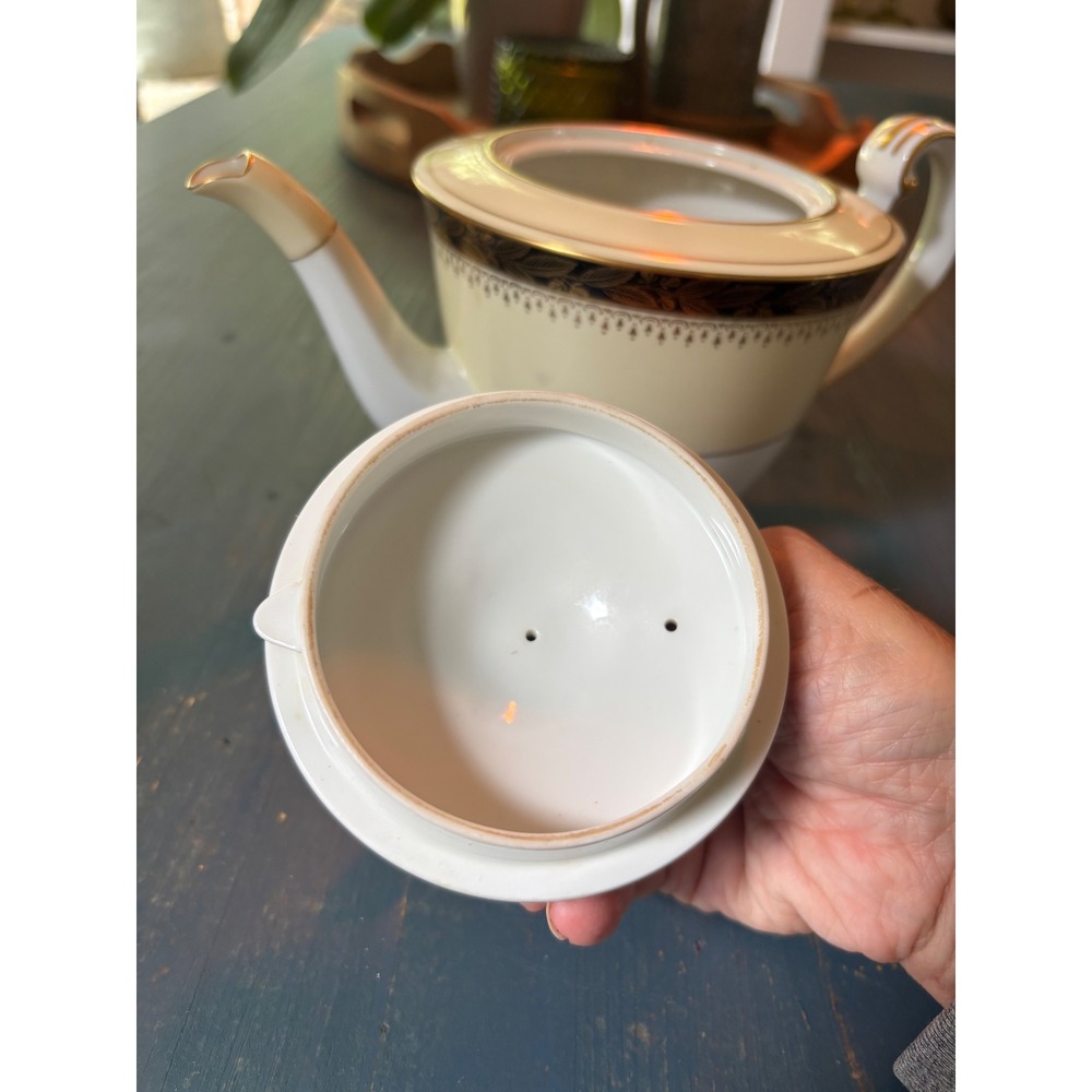 Noritake China Teapot Japan Cream Navy Blue Gold Laurel Leaf Gilt Trim Vintage - Picture 5 of 12
